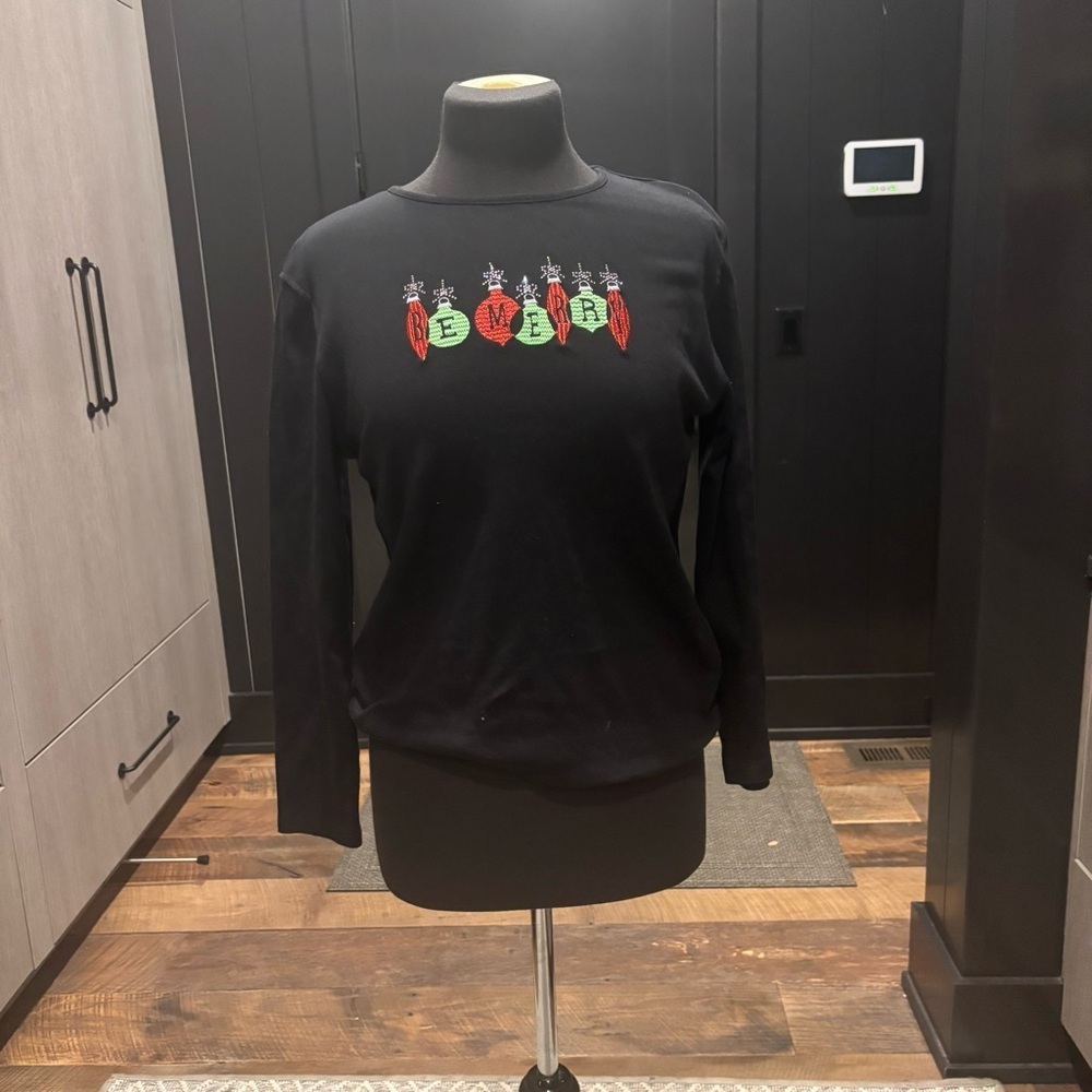 🎄✨ Y2K Festive “Be Merry” Embroidered Holiday Top – Size L ✨🎄 - Picture 1 of 4